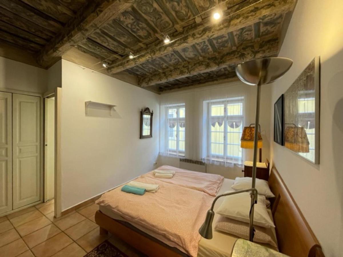 Historical Apartment With Balcony Prague Exterior photo